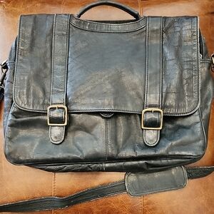 Elegant Black Leather Messenger Bag